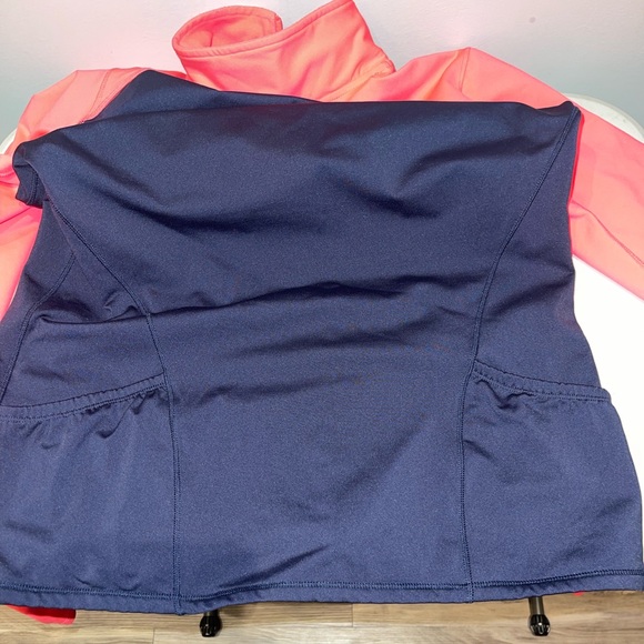 Brooks Tennis Jacket with Sleeve Eyelets - Picture 2 of 6